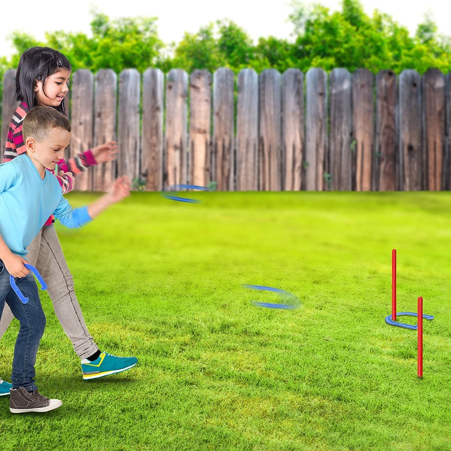 Horseshoes Tossing Game - Set Includes 4 Horse Shoes and 2 Stakes - Durable Plastic - Outdoor Activities for Family, Kids and Adults - Fun Activity for Party, Camping, Yard, Lawn