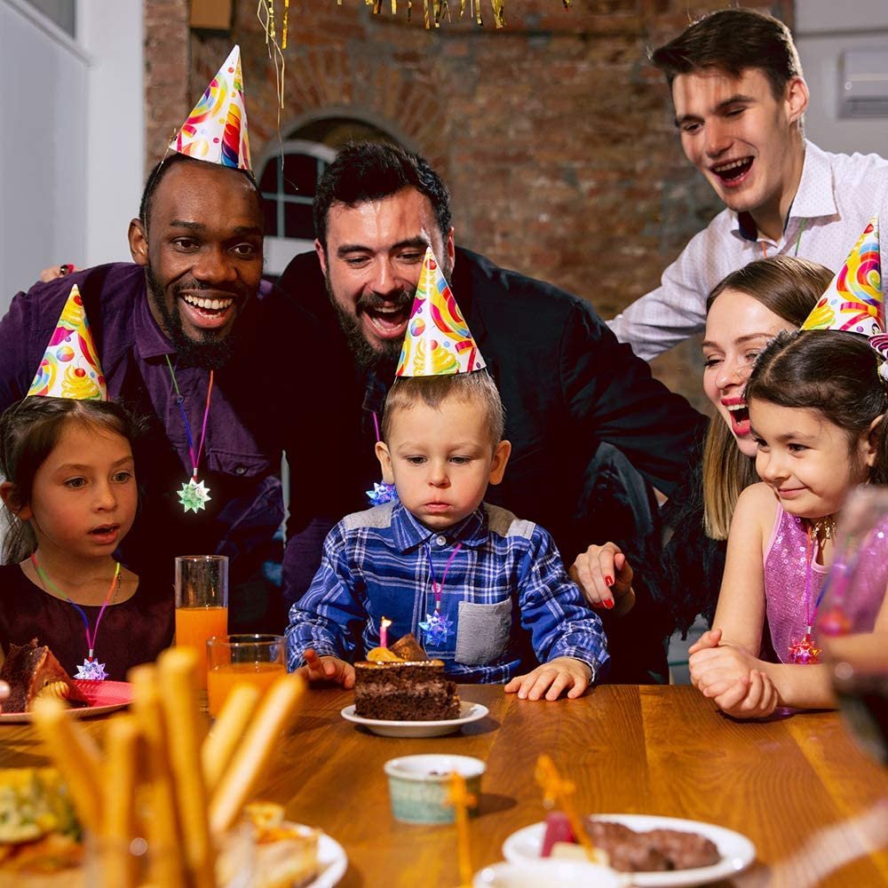 Flashing Crystal Star Necklaces for Kids, Set of 12, Cute Toy Jewelry for Girls with Light-Up Pendant, Princess Party Favors for Children, Pretty Goodie Bag Fillers in Assorted Colors